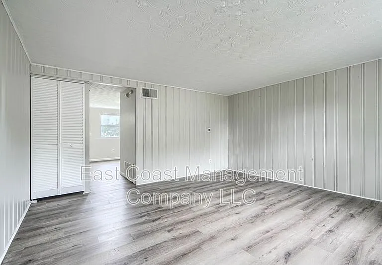 902 Catawba Ct — Photo 8