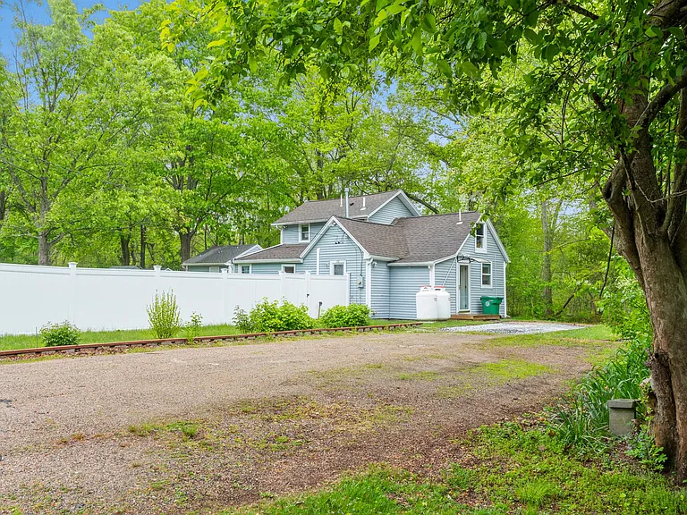 36 Brackett Rd — Photo 22