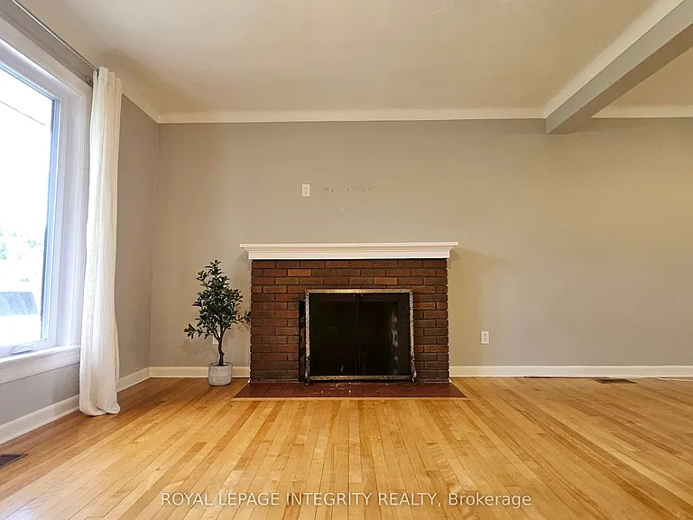 1764 Gage Cres — Photo 24