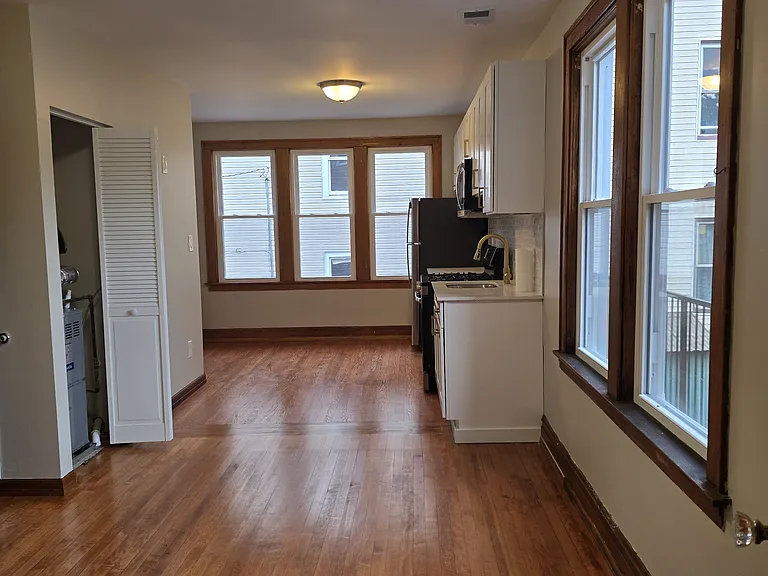 4852 S Wood St #2R — Photo 2