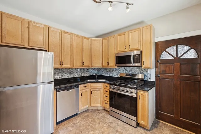 70 Pine Ave #1A — Photo 7