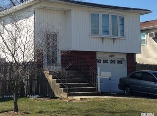 106 W 24th St, Deer Park, NY 11729