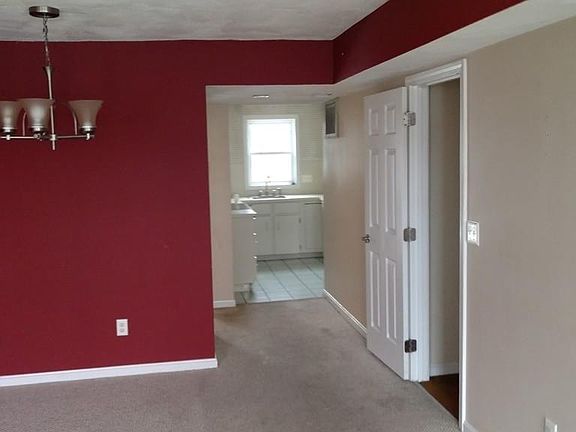 3rd image of 15 Mary Dyer Ln