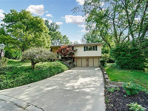 3rd image of 5532 Woodbridge Ln