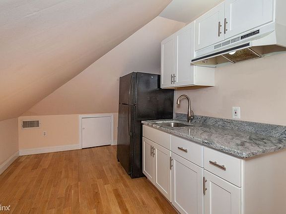 2kitchenette1