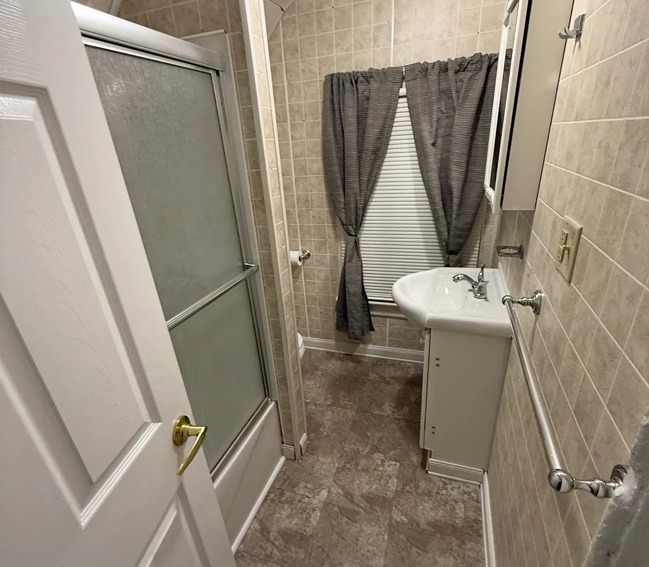 1104 Booth Ave — Photo 4
