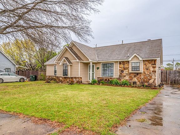 2nd image of 2556 Lakeside Dr