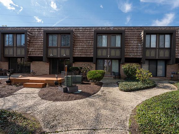 3rd image of 1110 By The Shores Dr APT 3
