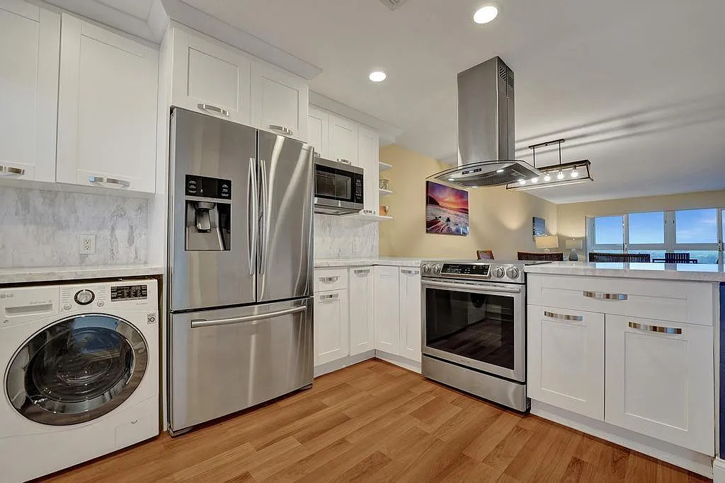 2 bed, 2.0 bath, 1300 sqft, $3,600 — Photo 4