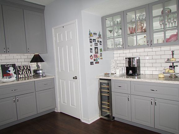 5th image of 233 Goldenrain Dr APT 202