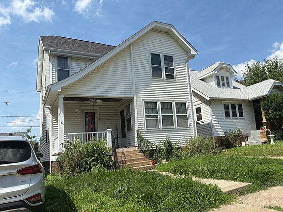 3rd image of 709 W Meadows Pl