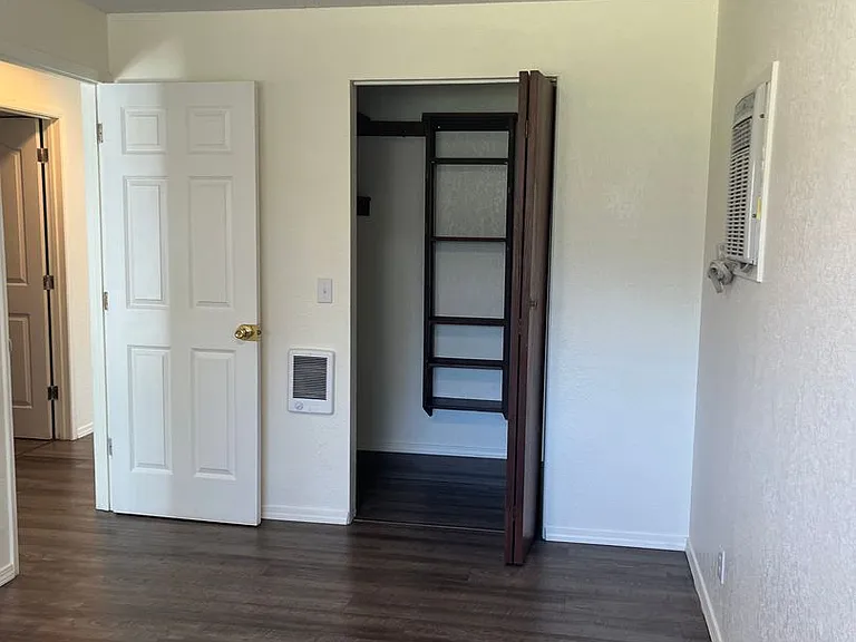 1208-1a - 417-419 N Columbus Ave — Photo 11