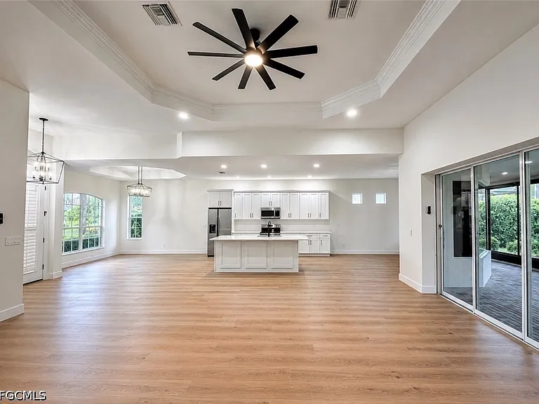 11001 Sea Tropic Ln — Photo 2