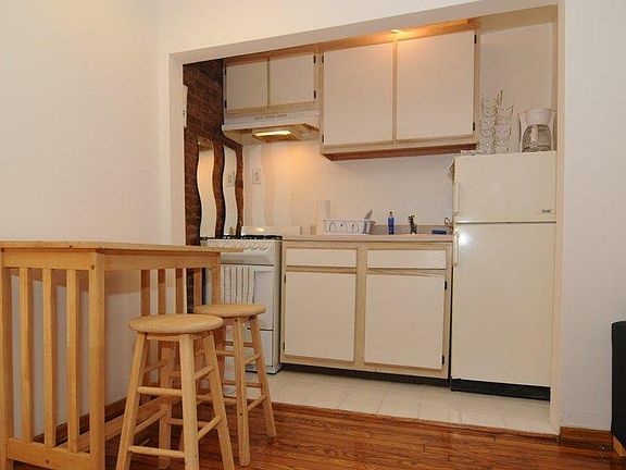 3rd image of 397 Clermont Ave #Grd