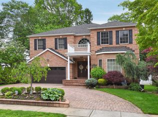 118 Richard Ave, Merrick, NY 11566