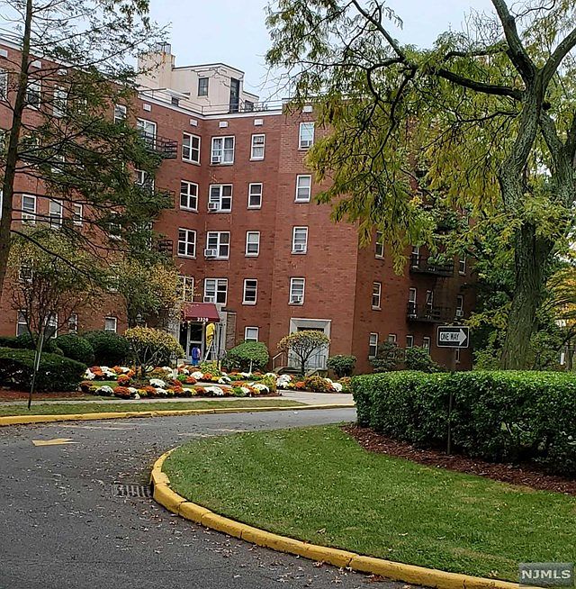 1st image of 2320 Linwood Ave #5D-205D