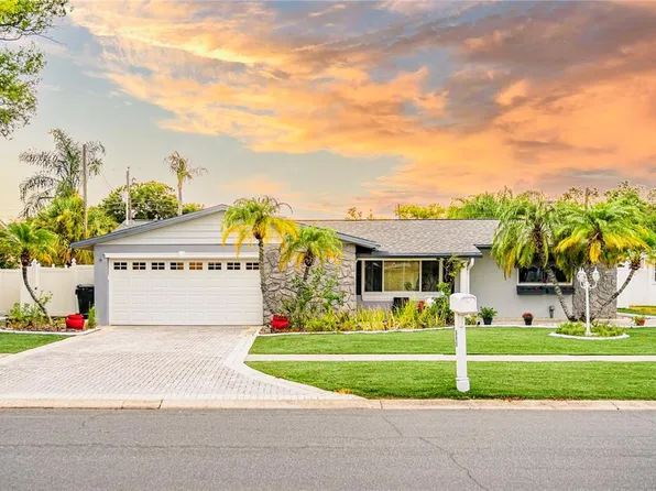 898 Corvette Dr, Largo, FL 33771
