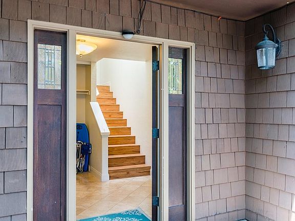 Front door/Entryway