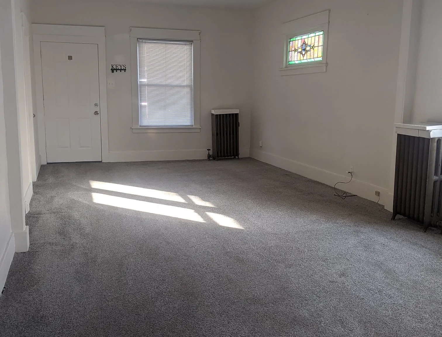 3 bed, 1100 sqft, $1,700 — Photo 2