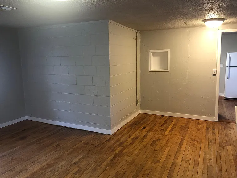 600 N Broadway — Photo 15