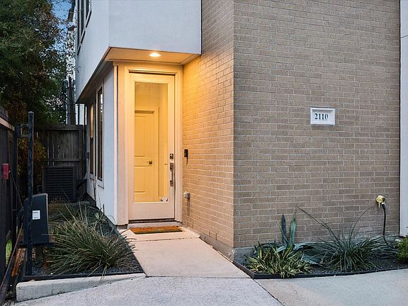 2nd image of 2110 Genesee St