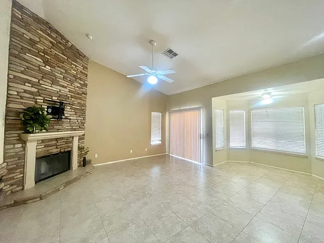 4157 N Everest — Photo 7