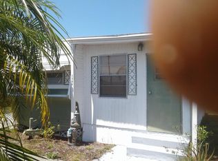 1380 Lakeview Dr, Tavares, FL 32778