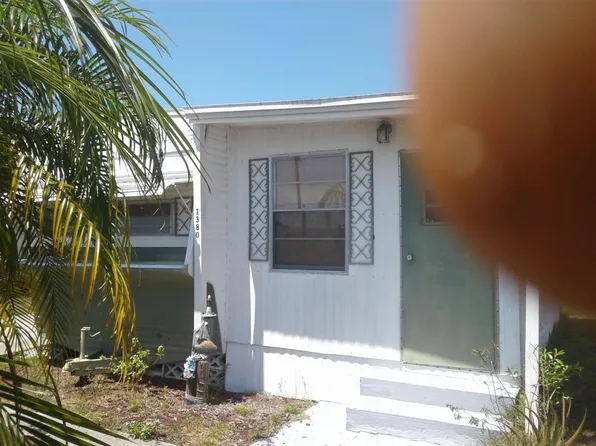 1380 Lakeview Dr, Tavares, FL 32778