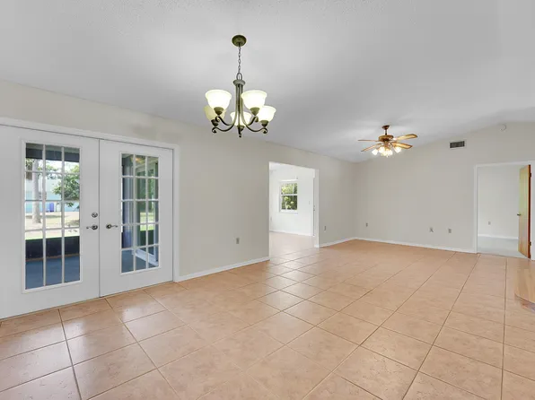 7105 Pacific Avenue, Fort Pierce, FL 34951