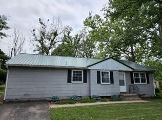 5 S Circle Dr, Windsor, MO 65360