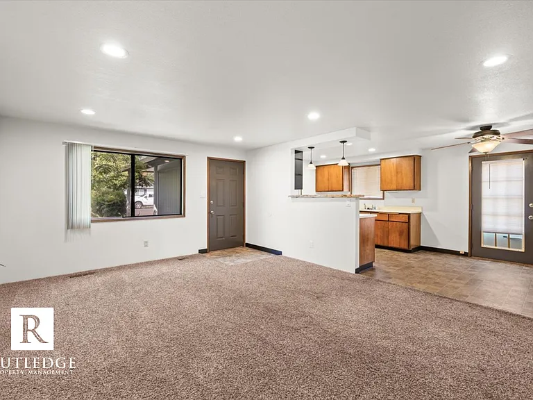 1817 Lillian St — Photo 4