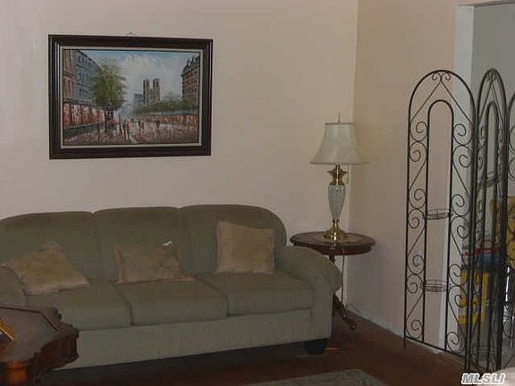 5th image of 116 Russell Ave