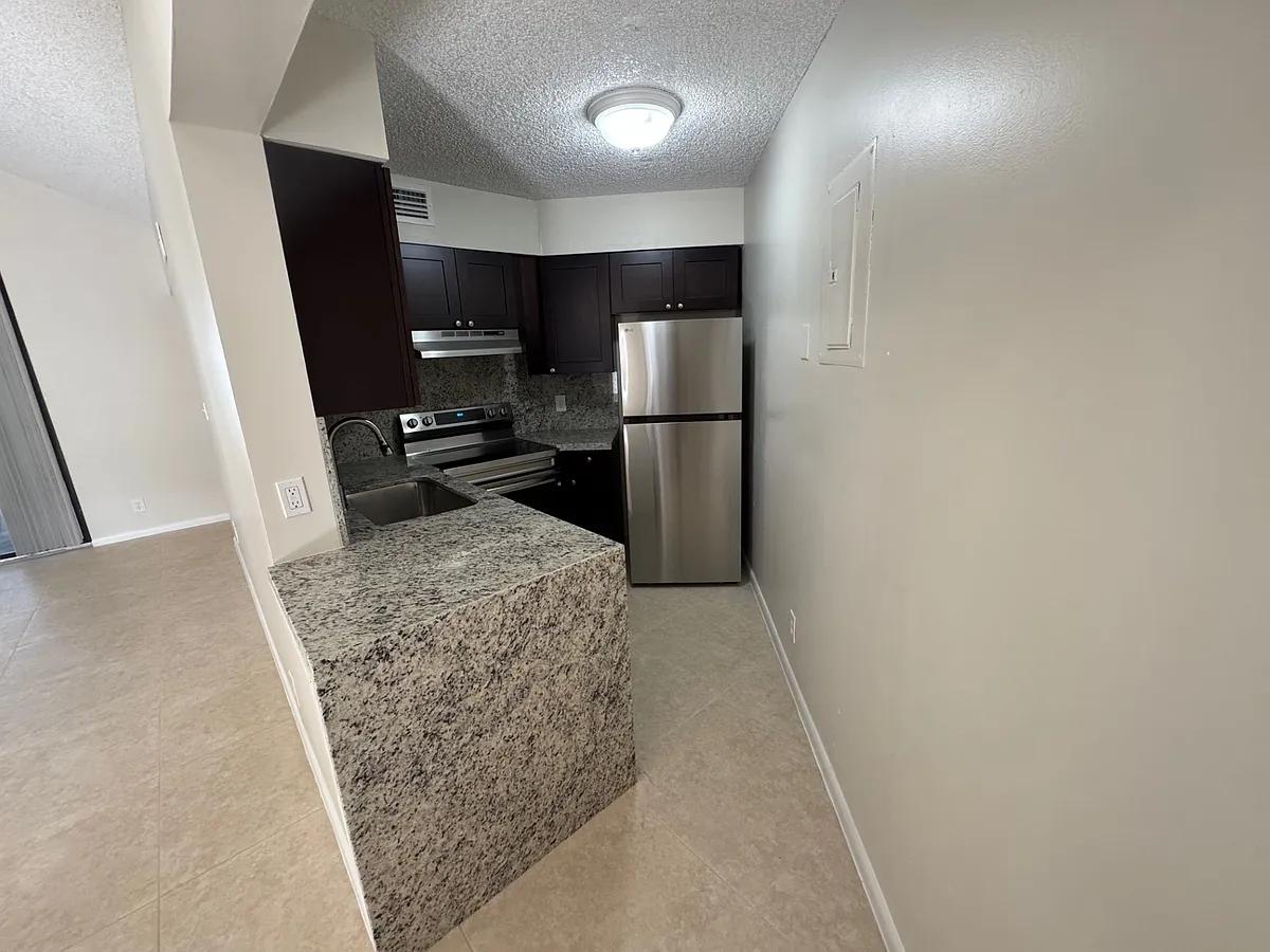 Building Photo - 211 Lake Pointe Dr #213