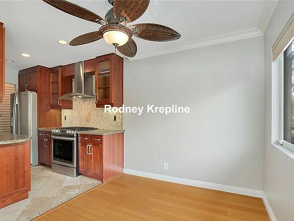 3rd image of 1154 S Barrington Ave APT 103