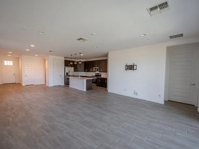 6910 S 12th Pl — Photo 7