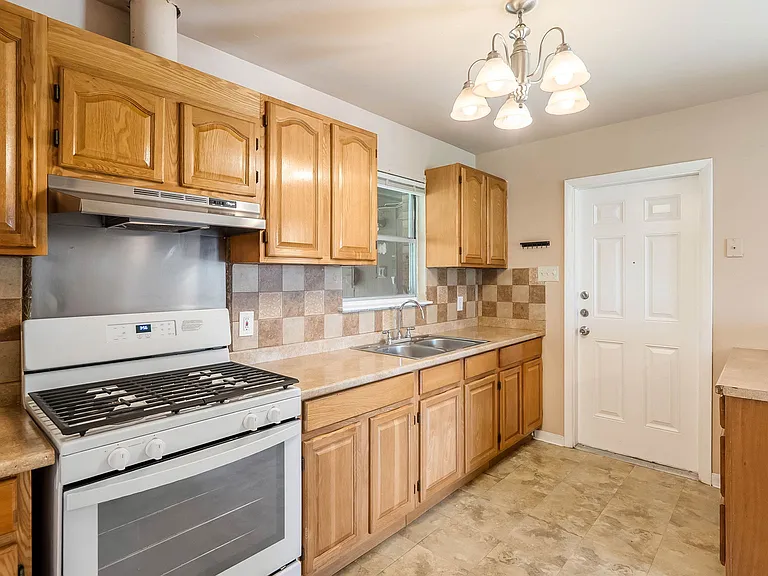 218 E Villaret Blvd — Photo 8