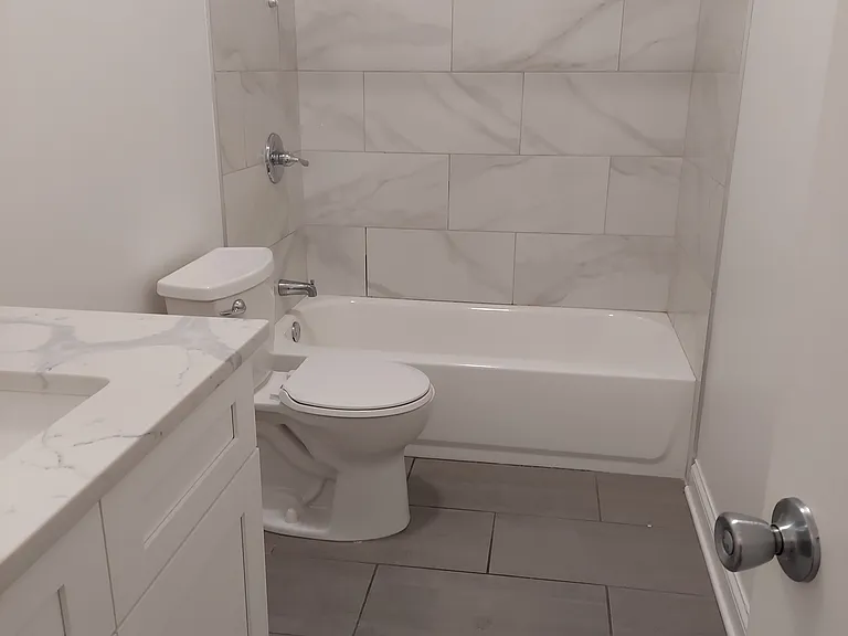 1912 S Throop St #2R — Photo 2