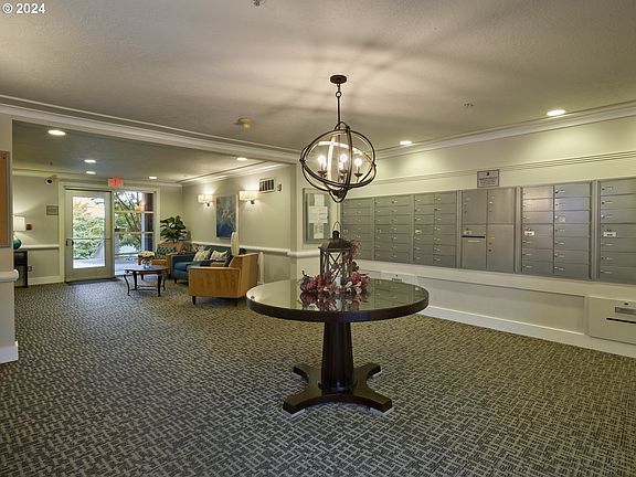 5th image of 520 SE Columbia River Dr APT 111