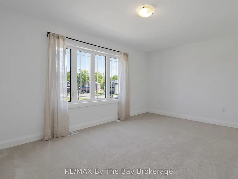 52 Amber Dr — Photo 41