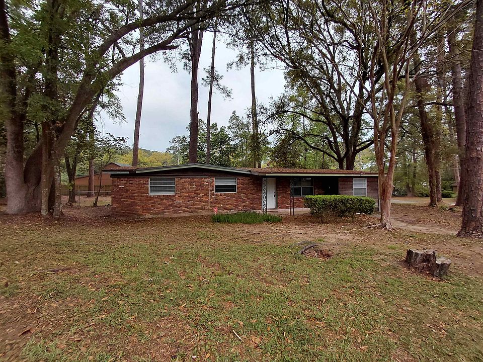 1st image of 2412 Almond Dr