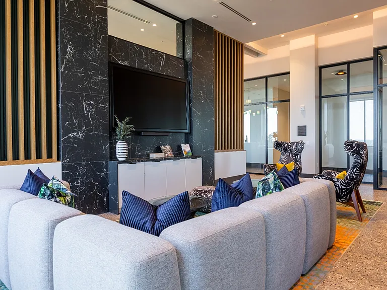 Momentum Midtown — Photo 42