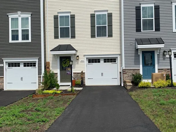 2012 Cade Dr, Monaca, PA 15061