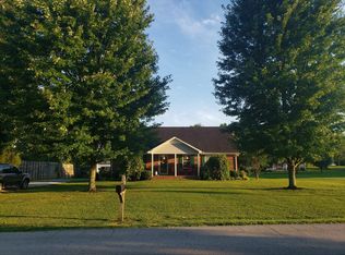 714 Days Rd, Lafayette, TN 37083