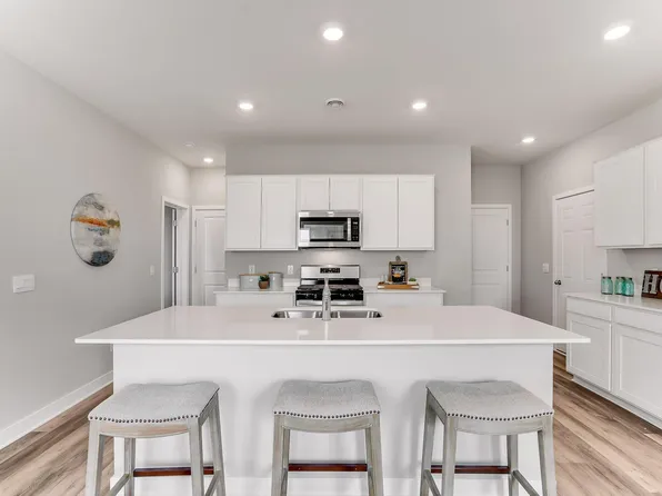 1008 Stone Creek Dr, Jordan, MN 55352