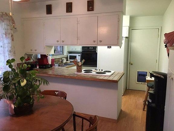 2nd image of 1570 Casseopeia St