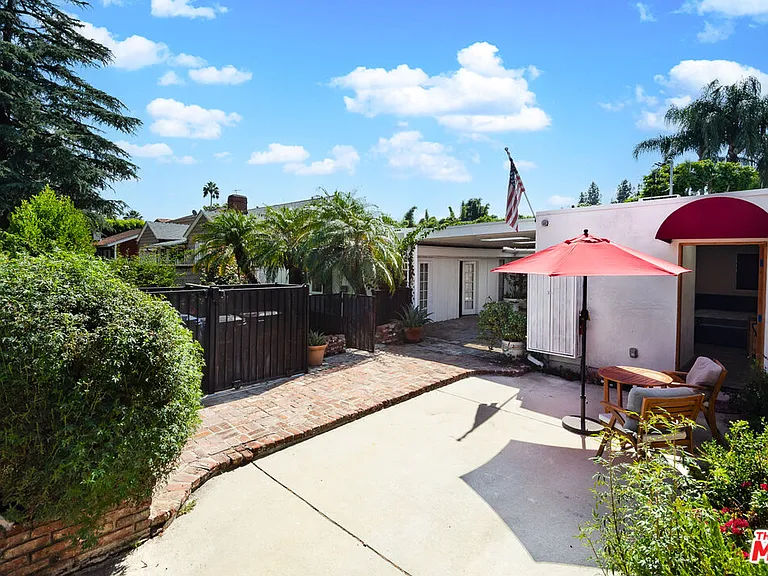 14842 Morrison St — Photo 16