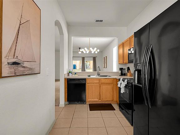 5th image of 602 La Mirage St