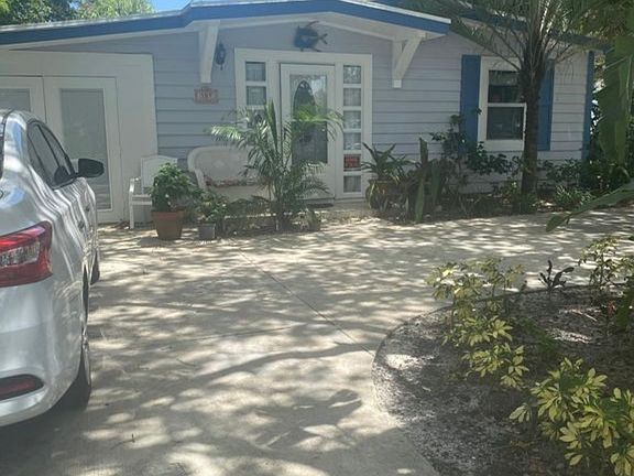 3rd image of 305 S Loxahatchee Dr