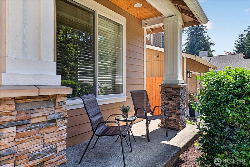3rd image of 25528 Lake Wilderness Place SE