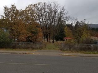 114 S Hussey Ave, Cave Junction, OR 97523